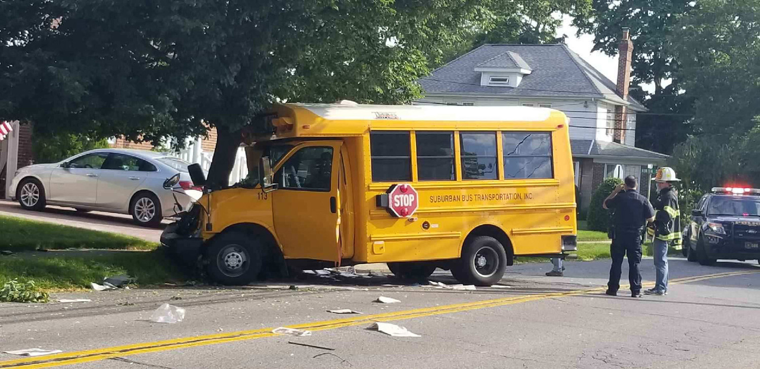 Valley Stream students injured during minibus crash in Malverne